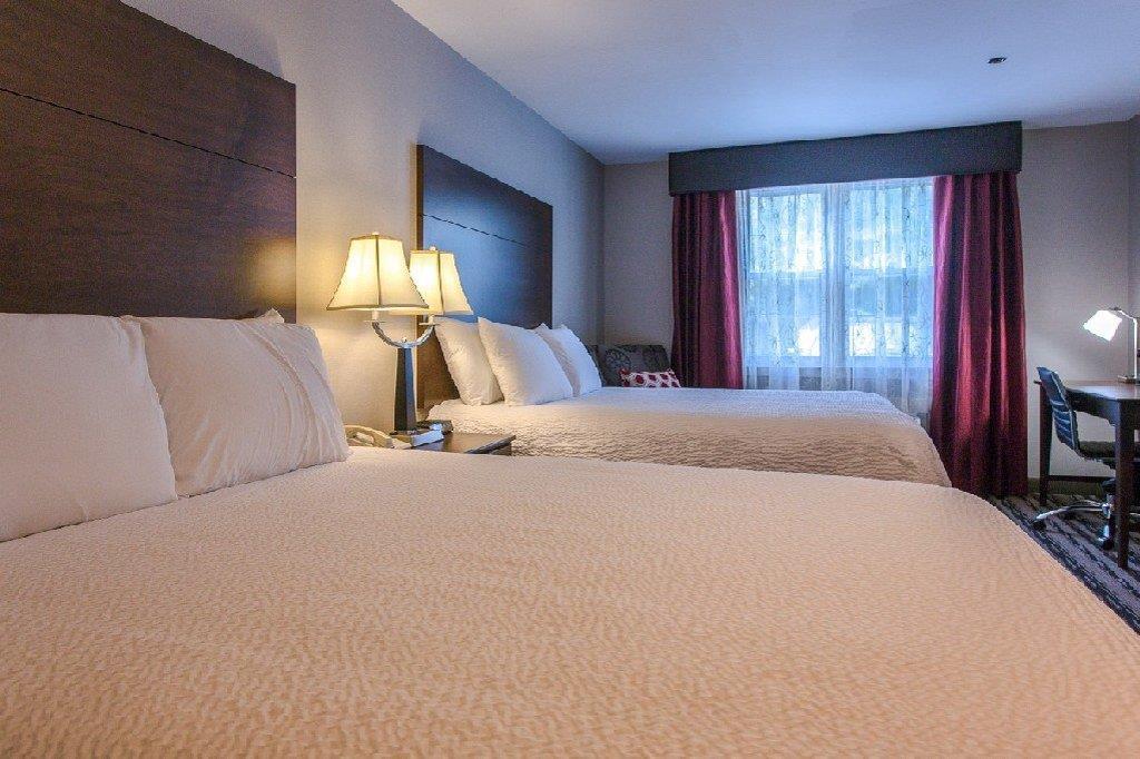 Colonial Hotel Gardner Room photo